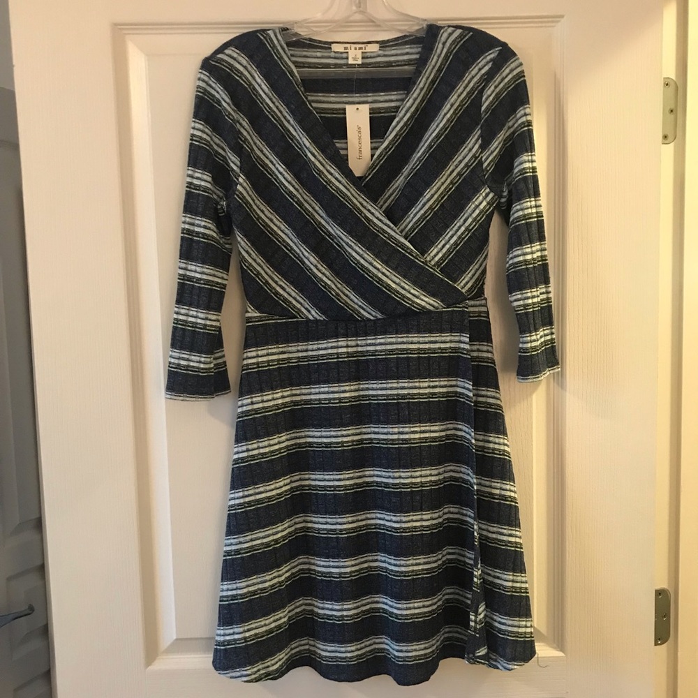 NEW!! A-line cross cross V-neck dress